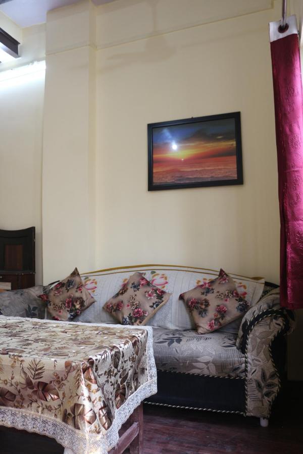 Mother Hostel Benares Buitenkant foto